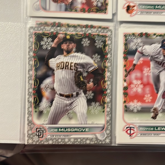 Binder with approx 40 card pages filled front in back at 18 cards per page - Picture 3 of 16